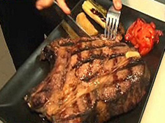 RTVE Cocina - Chuletón con patatas y manzanas