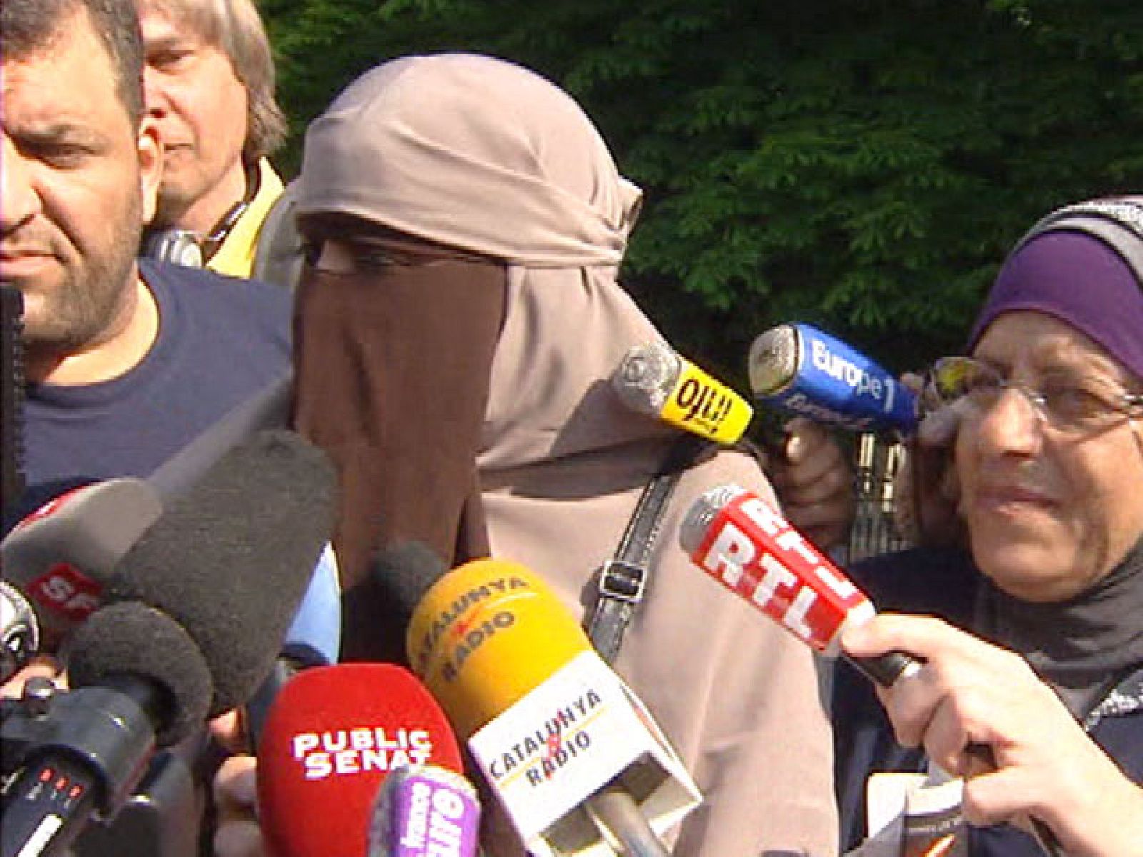 Las mujeres musulmanas no podrán llevar el velo integral en Francia | Ver