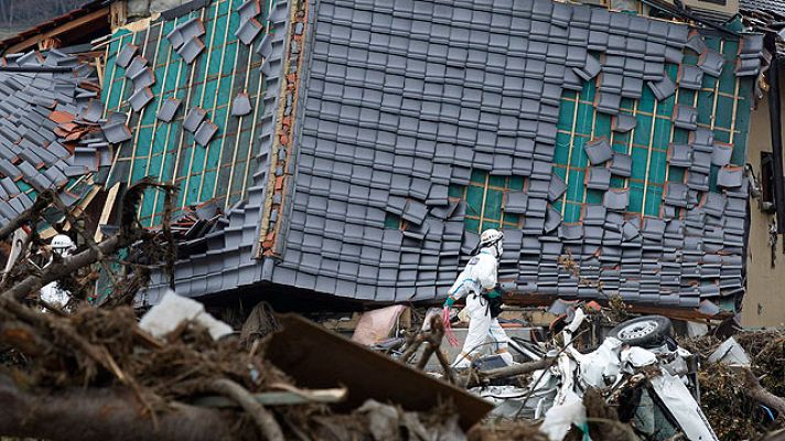 Telediario 1 - Japón ha guardado un minuto de silencio cuando se cumple un mes del seismo