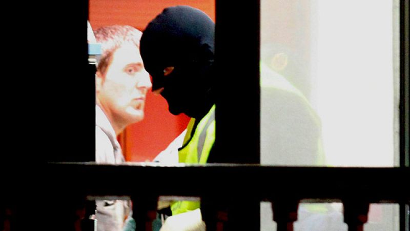 Detenidos dos supuestos etarras "no fichados" en Guipúzcoa que custodiaban explosivos | Ver