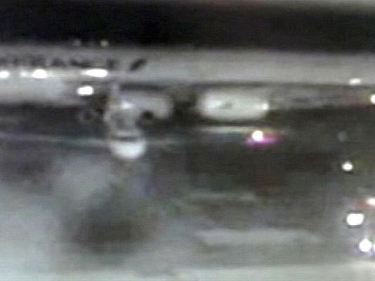  - Un Airbus choca con un pequeño jet