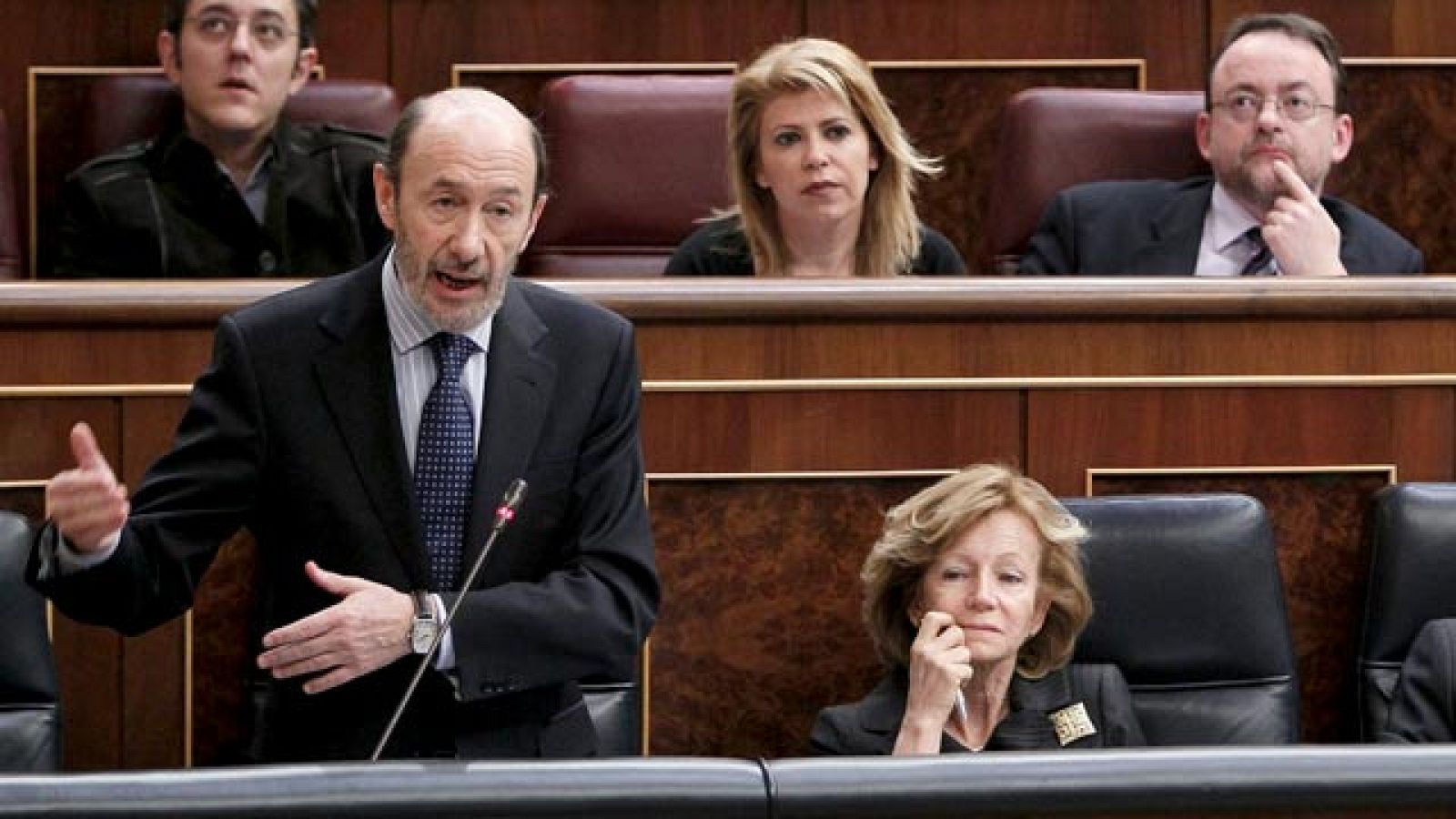 Rubalcaba cree que salimos de la crisis y al PP no le salen las cuentas | Ver