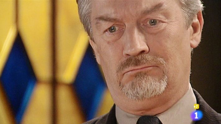 Amar en tiempos revueltos - Joachim quema todos sus recuerdos