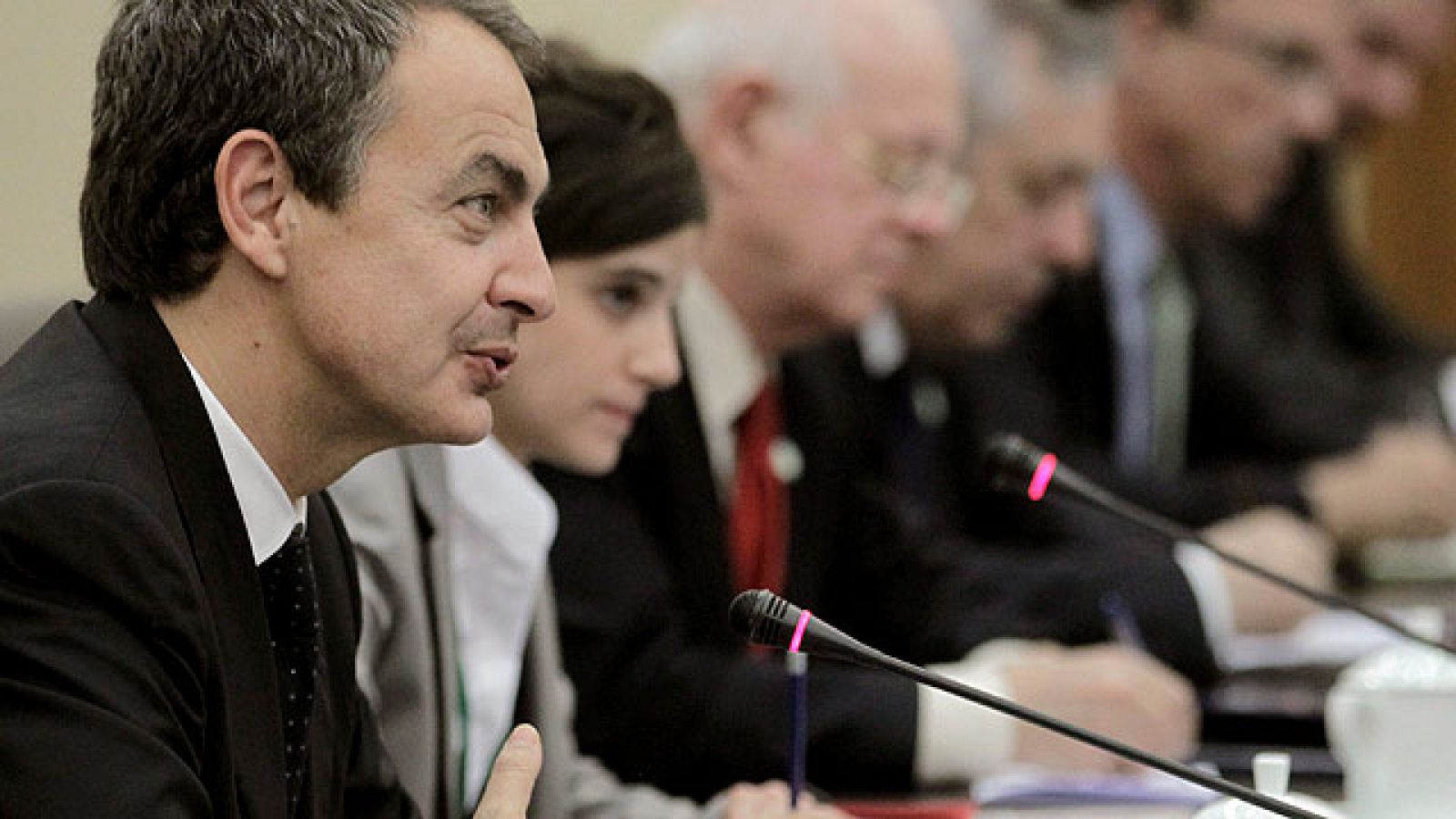 Moncloa reconoce errores sobre el fondo de inversión chino | Ver