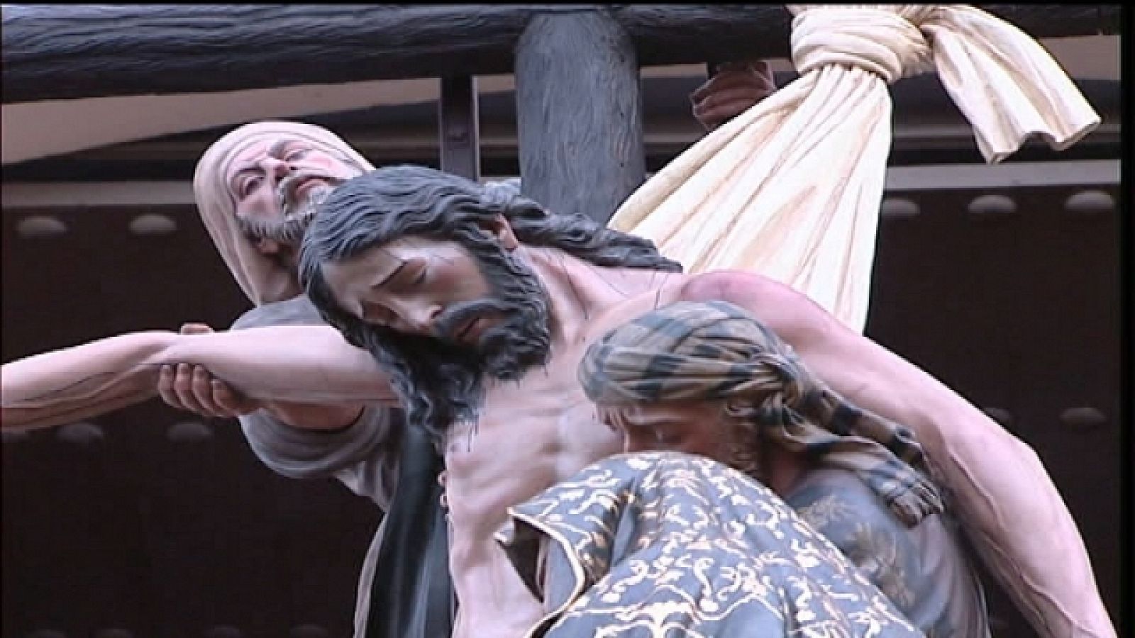 España en 24 horas - Comienzan las procesiones en todo el país - 15/04/11