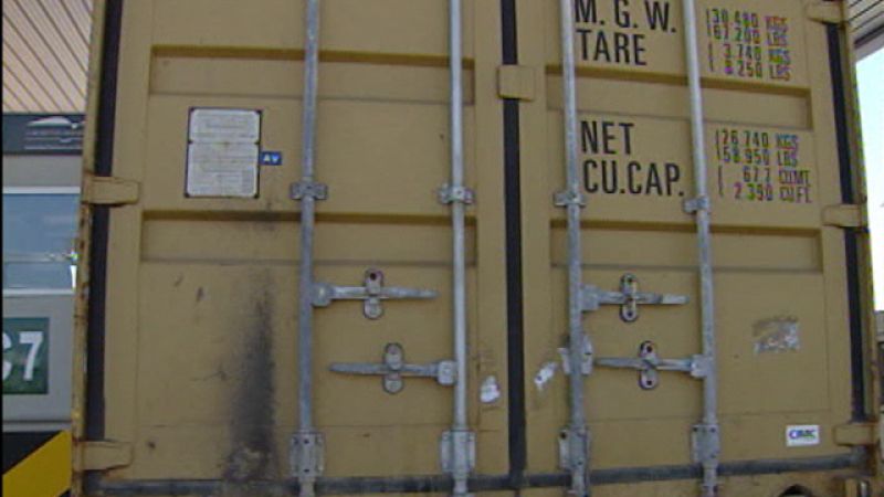 Llegan a España los pirmeros contenedores procedentes de Japón, después de la crisis nuclear | Ver