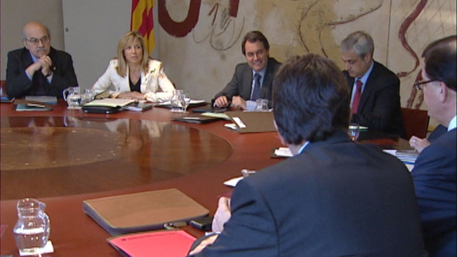 El Gobierno catalán mantiene su intención de bajar el IRPF a las rentas altas, pero precisa que aún no hay fecha
