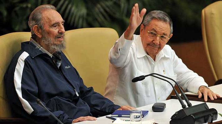  - Fidel reaparece en Congreso del PCC