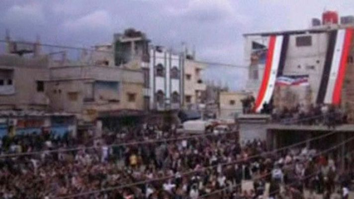 Telediario 1 - Decenas de miles de sirios vuelven a manifestarse contra el Gobierno