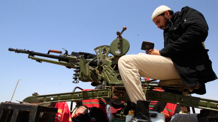 Telediario 1 - La OTAN estrecha a Gadafi