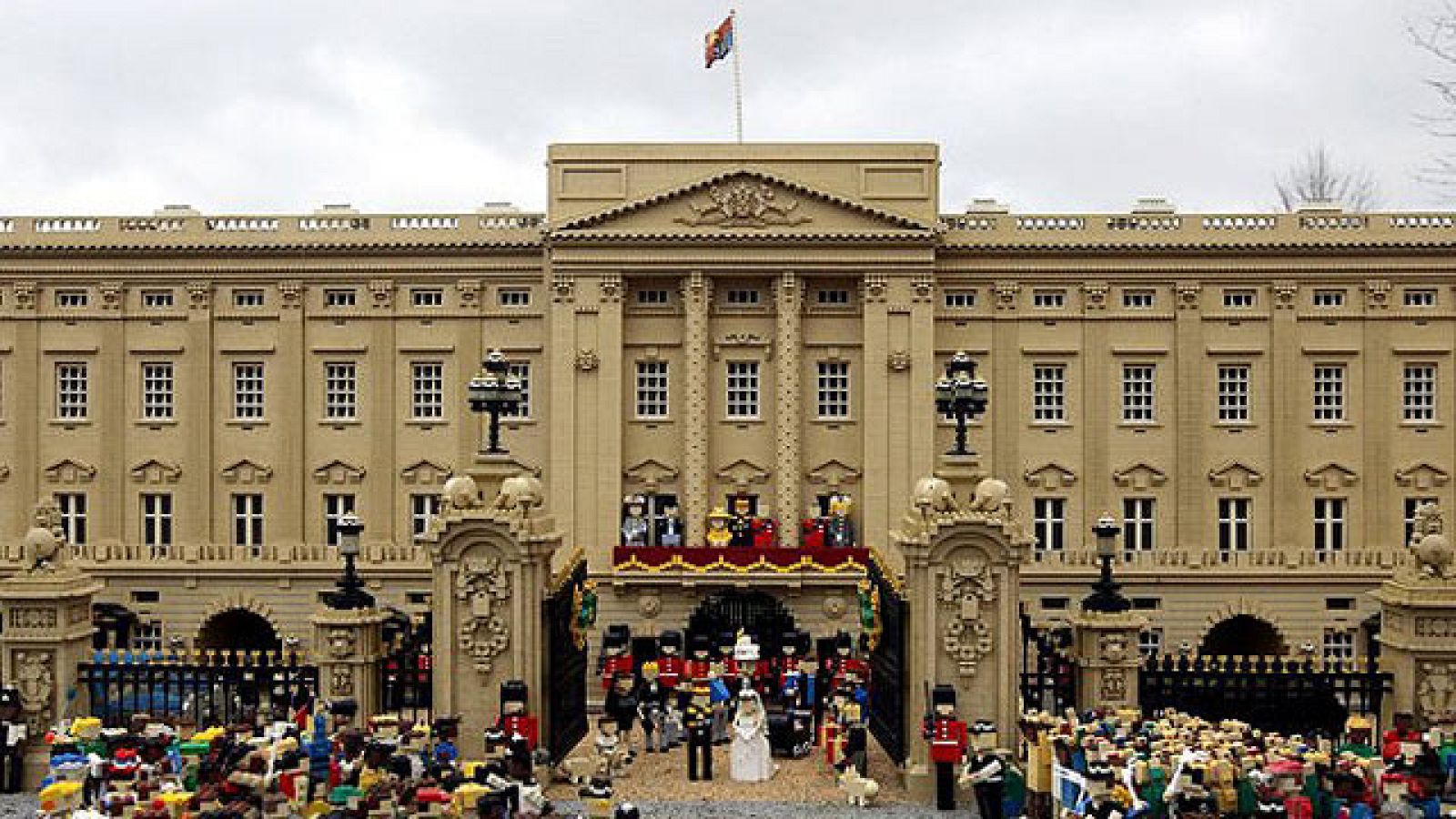 On Off: Boda real en miniatura - On Off | Ver