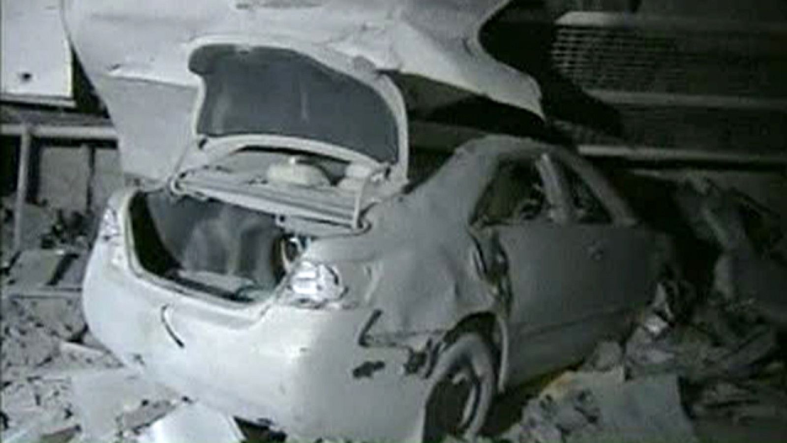 La OTAN ha bombardeado esta madrugada el complejo residencial de Gadafi en Trípoli