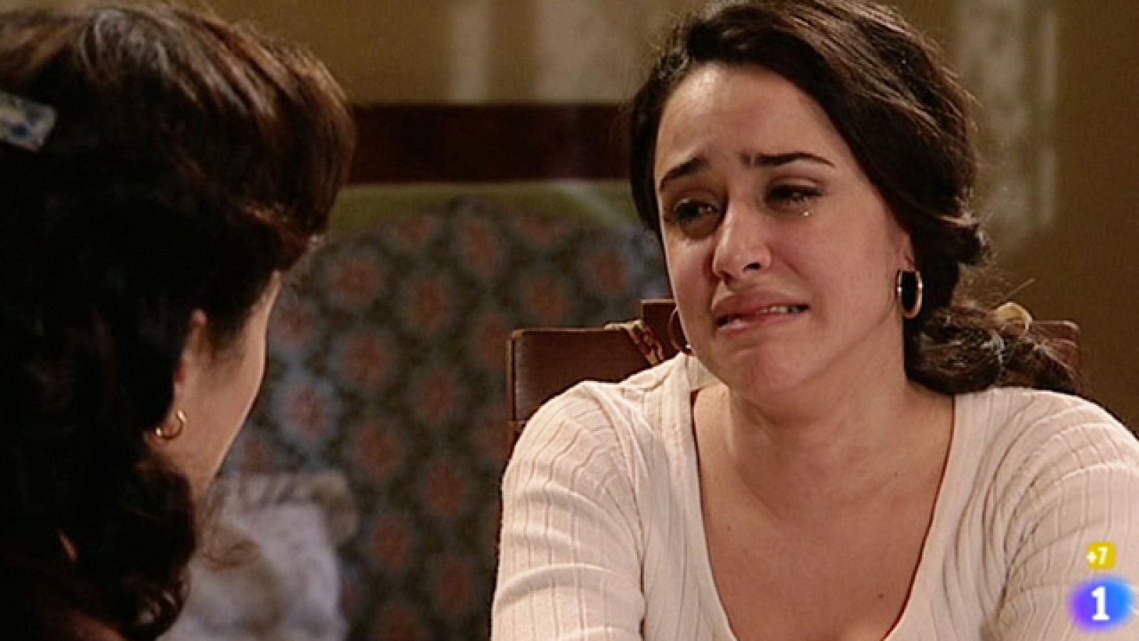 Amar - Chelo confiesa que está embarazada