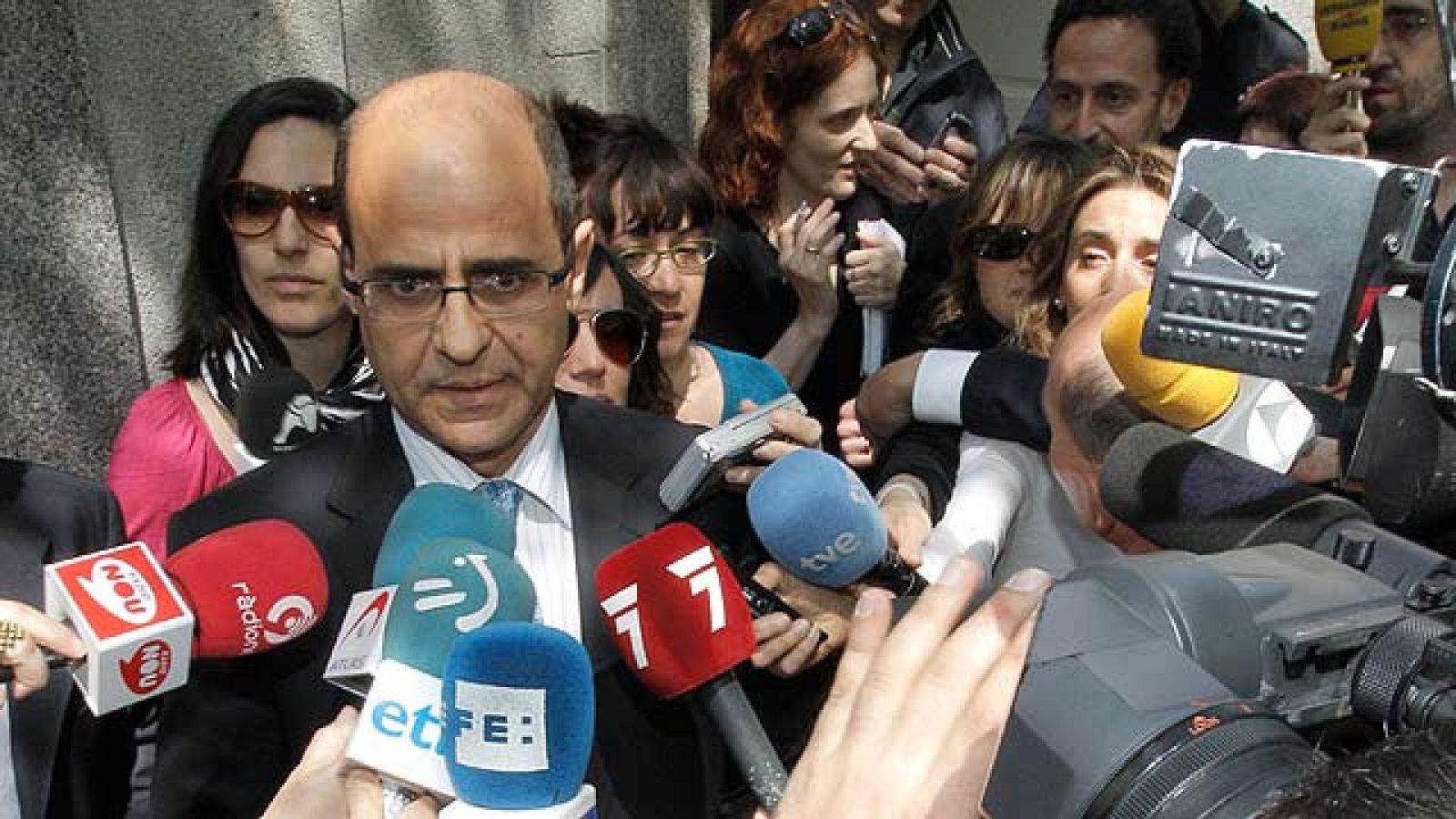 Telediario 1 en cuatro minutos - 27/04/11