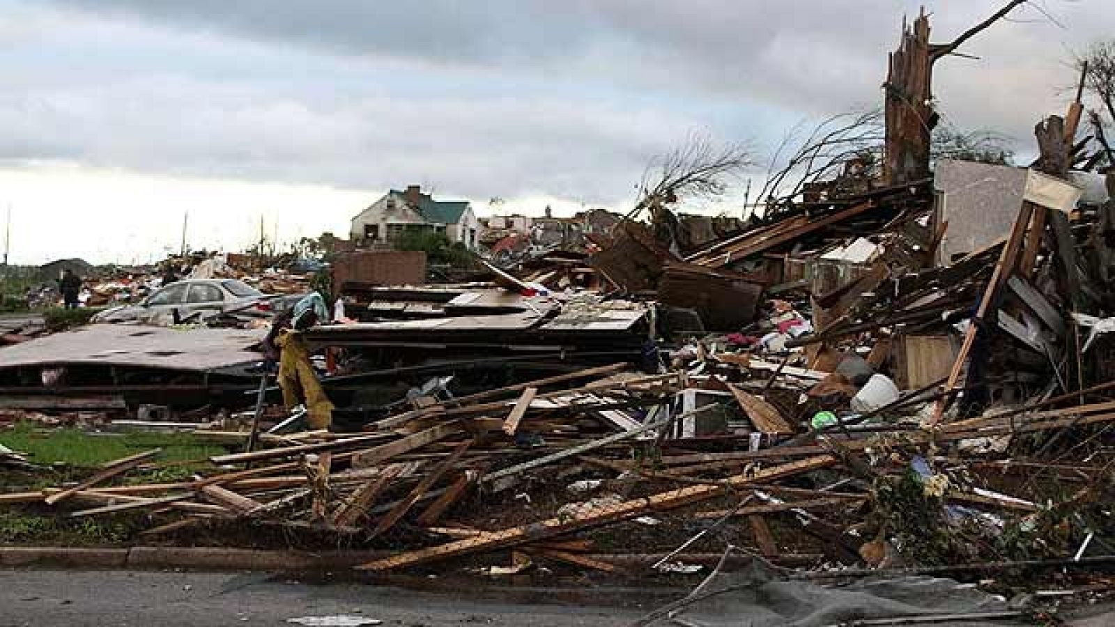 Una serie de tornados y tormentas arrasan el sudeste de Estados Unidos