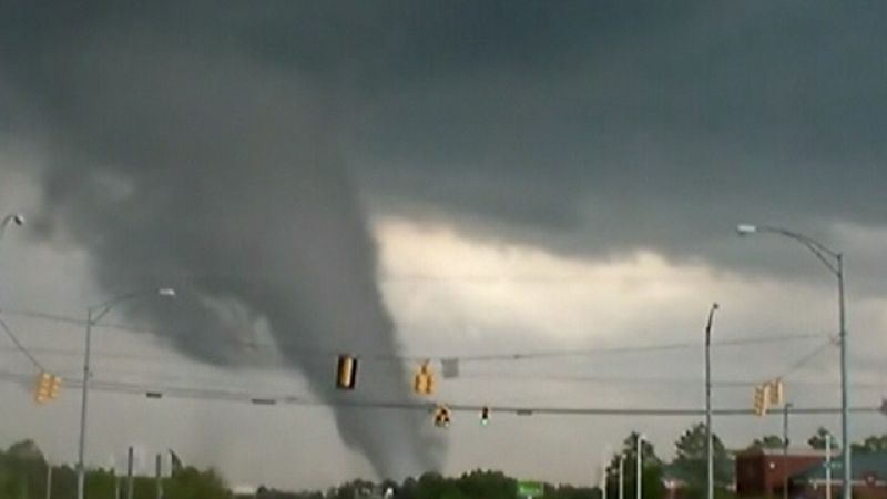 Al menos 300 muertos por los tornados en EE.UU.