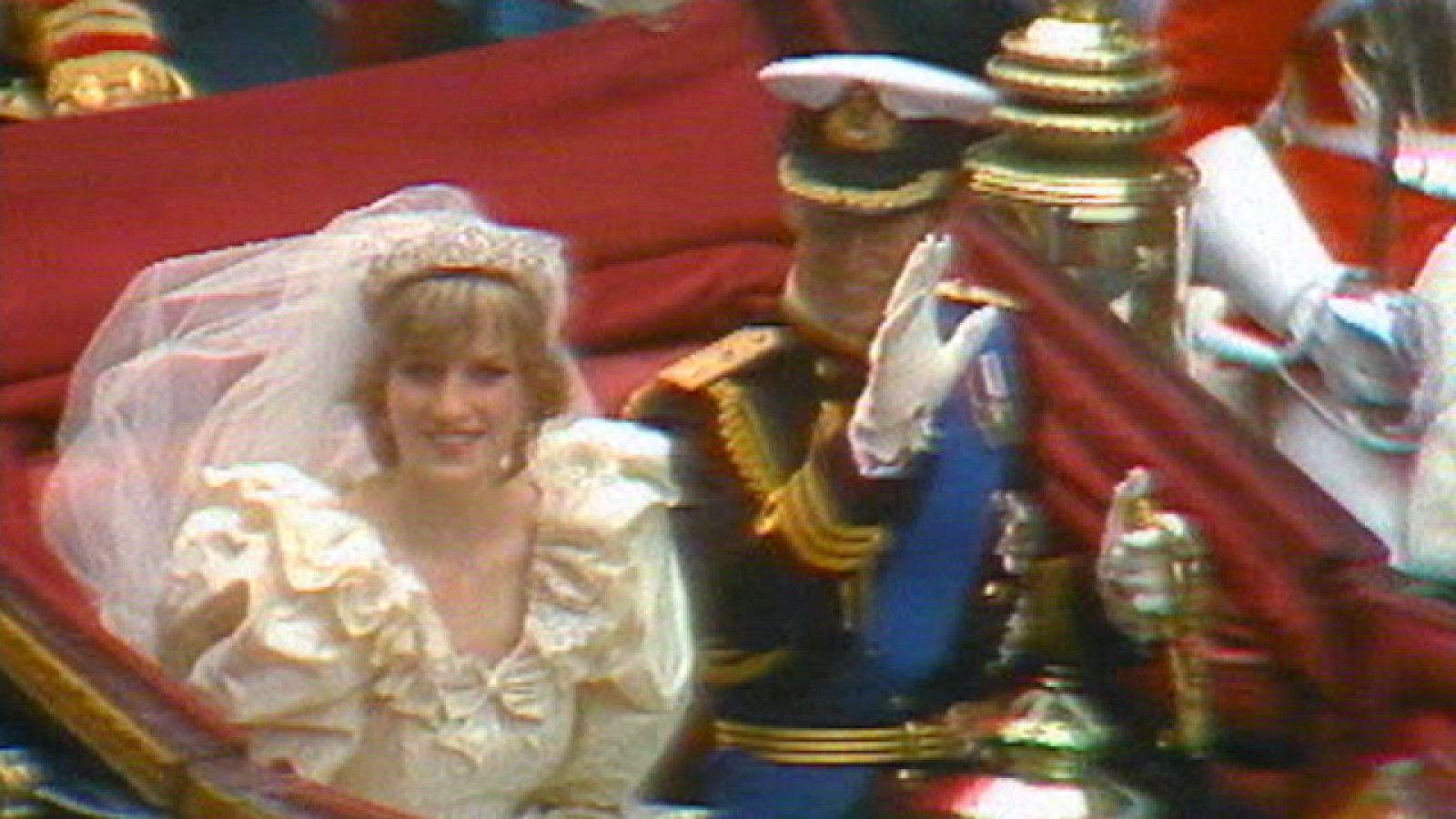 30 años separan la boda del Príncipe Guillermo y su padre con Diana de Gales