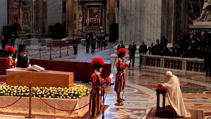 Telediario 1 - Juan Pablo II ya es beato