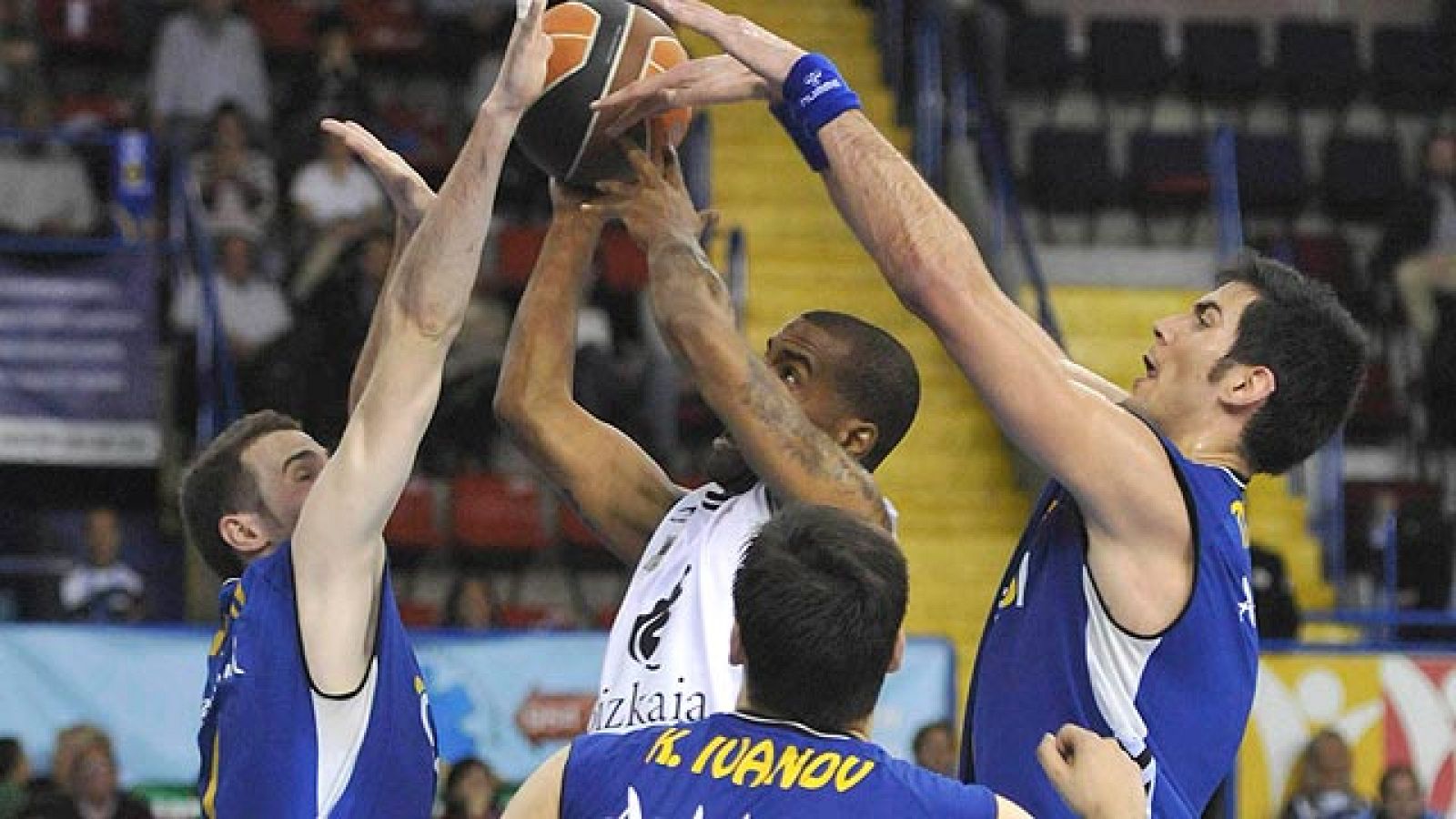 Cajasol 78 - 83 B.Bilbao Basket - Baloncesto en RTVE | Ver