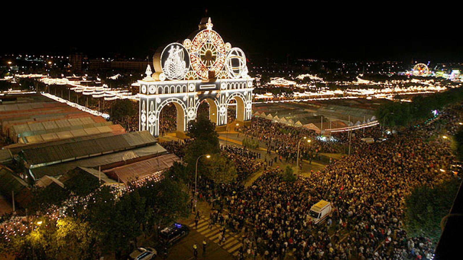 Arranca la Feria de Abril 2011 con el 'alumbrao' de 300.000 bombillas - Informativo 24h | Ver