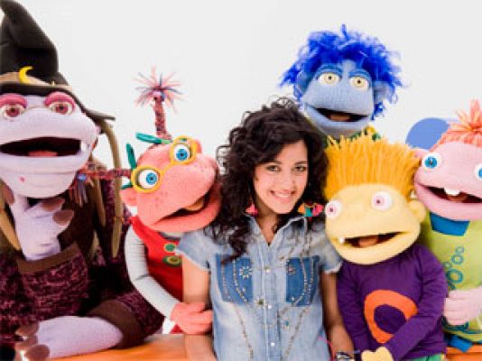  - Lucía pérez canta "que me quiten lo bailao" con los lunnis