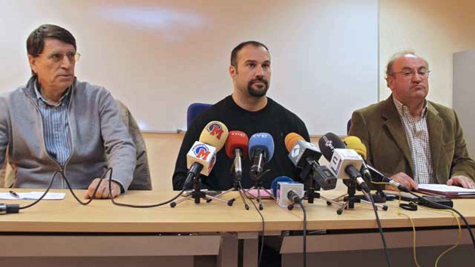 El lanzador de peso leonés Manolo Martínez, capitán de la selección española de atletismo, ha anunciado de manera oficial este martes su retirada de la competición, una decisión que llega tras dos años "muy duros" en  su carrera profesional.