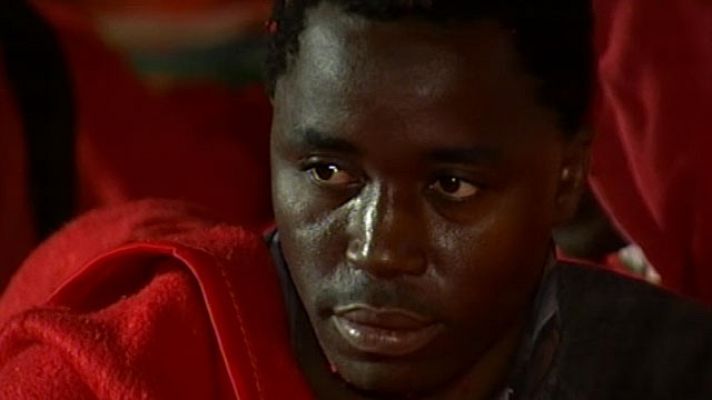 Telediario 1 - Naufraga una patera en Almería