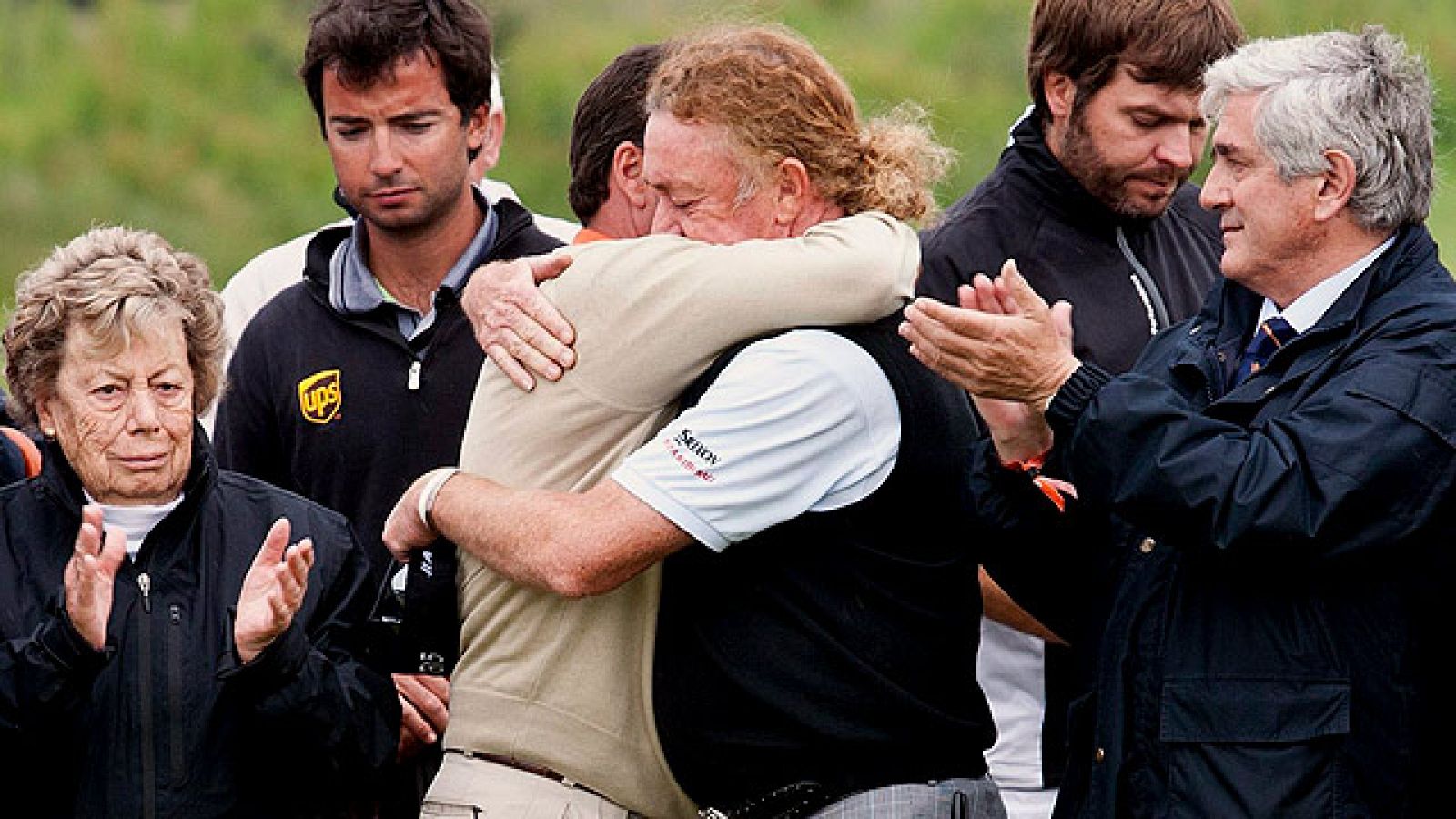 Ha sido la imagen del día en el mundo del deporte, que se ha parado un minuto para recordar a Severiano Ballesteros, fallecido este sábado. Personalidades como Rafa Nadal o Pep Guardiola han recalcado la importancia del exjugador de golf.