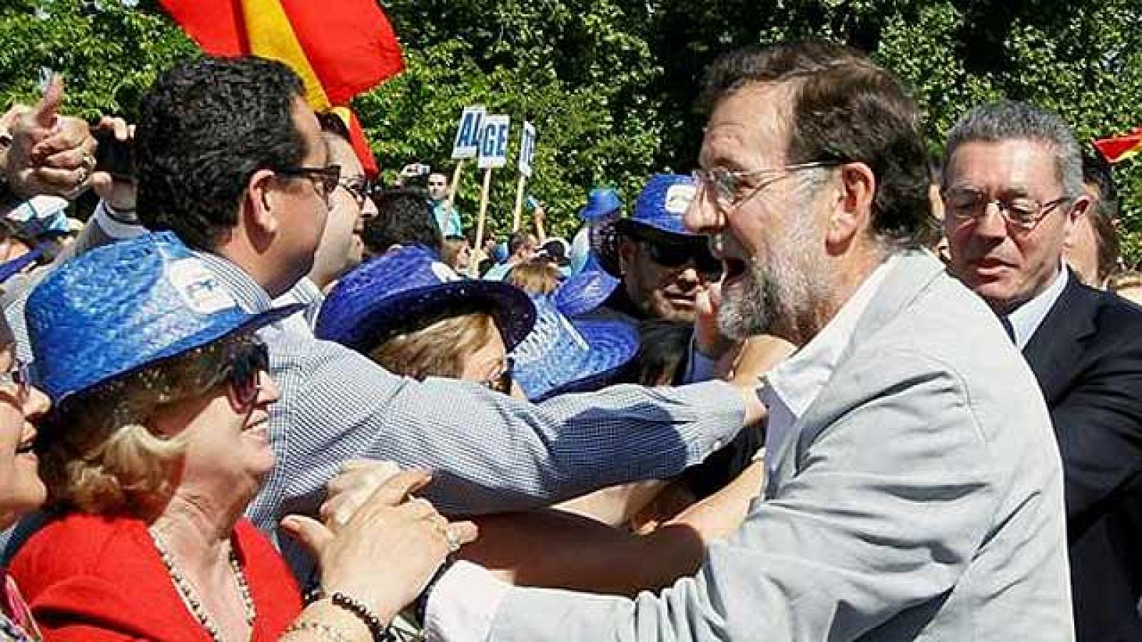 Rajoy arremete contra la política económica del Gobierno