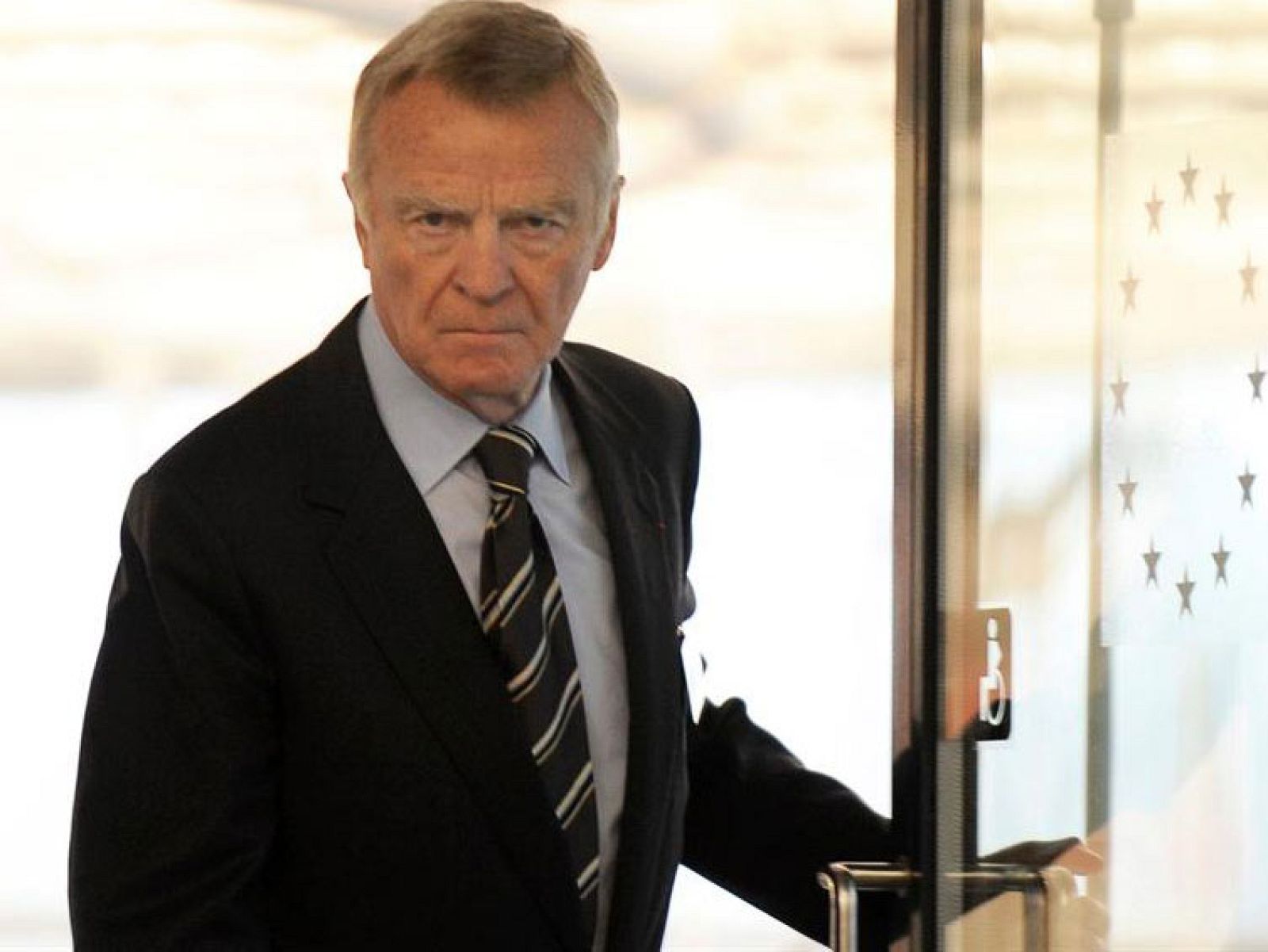 Grecia logra colocar 1.625 millones, pero con más rentabilidad, mientras se discute sobre un posible nuevo rescate