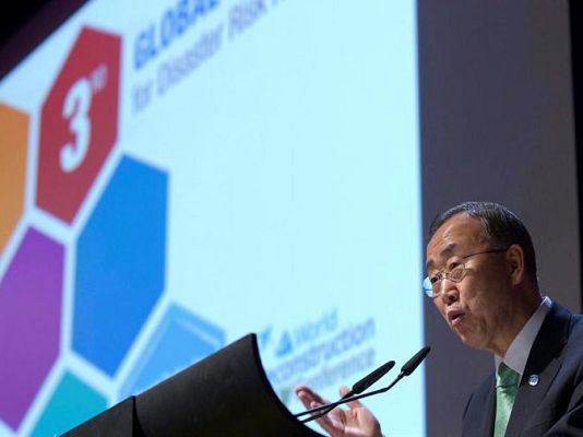 Telediario 1 - 750 mil personas abandonan Libia