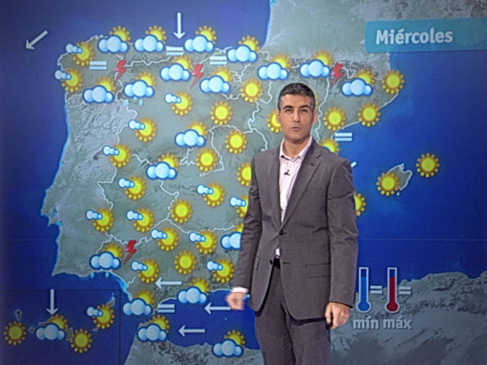 Nubes en el norte y sur de la península, y despejado en el resto de la península