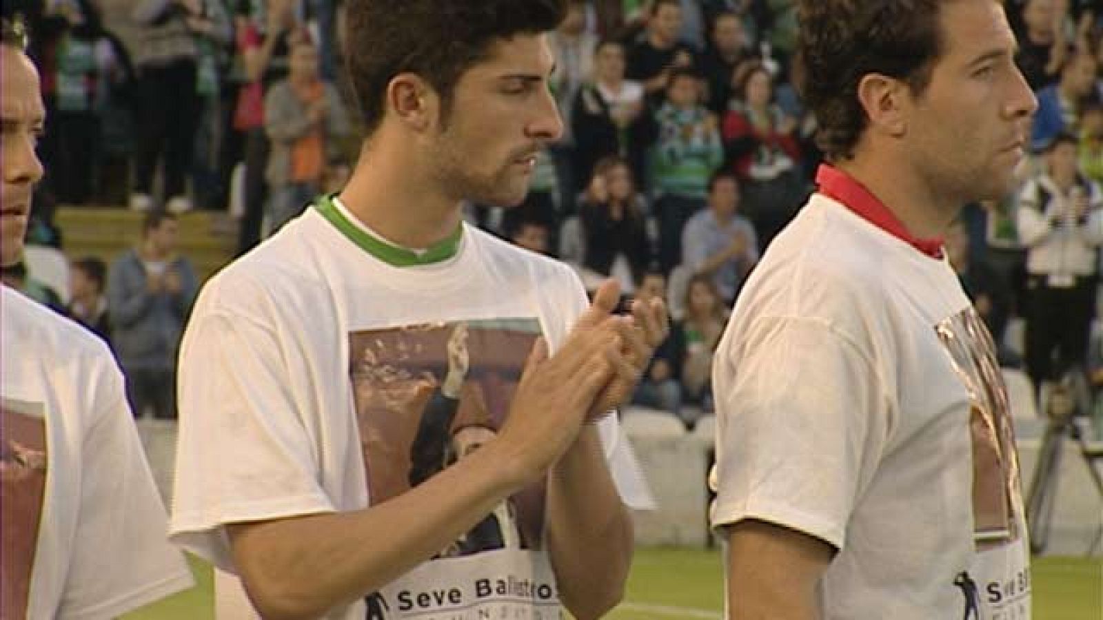 El Racing de Santander ha homenajeado al fallecido Severiano Ballesteros antes del inicio del partido contra el Atlético de Madrid. Seve era aficionado al Racing y al FC Barcelona.