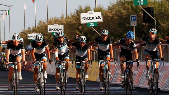 Telediario 1 - El Giro rinde homenaje a Weylandt