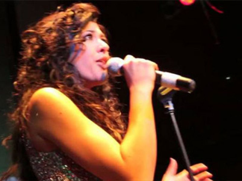 Eurovision 2011 - Lucía Pérez canta "Vuelve conmigo"