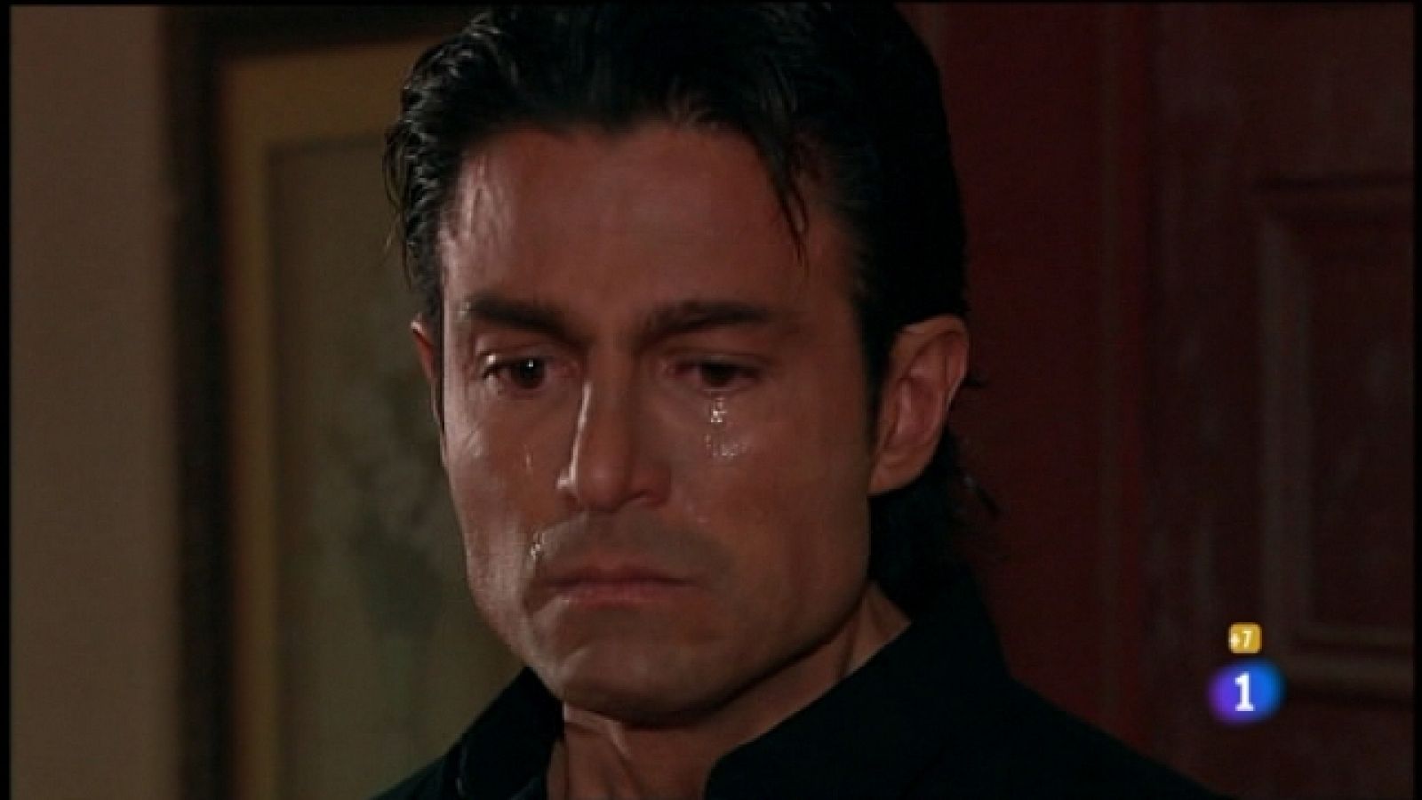 Soy tu dueña - Capítulo 57 - La muerte de Federico afecta sensiblemente a Valentina que piensa que J. Miguel puede necesitarla - Ver ahora