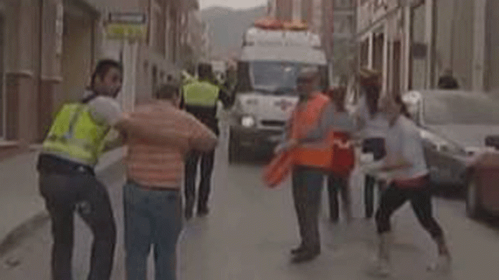  - Rescatan a tres vecinos del barrio de la Viña