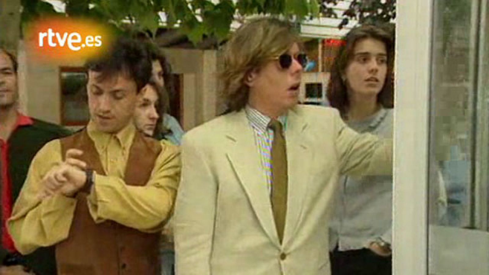 Cruz y Raya - cabina telefónica