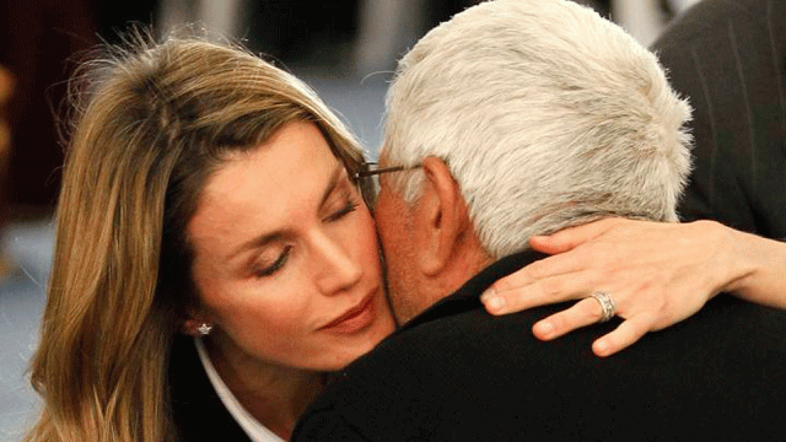 Los Príncipes de Asturias asisten al funeral por las víctimas del terremoto | Ver