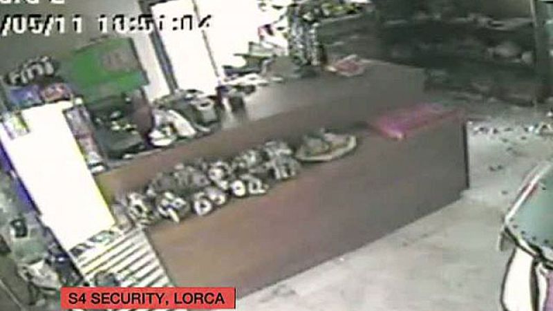 Una cámara de seguridad capta el terremoto de Lorca