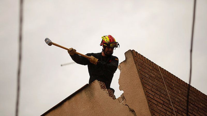 Agradecimiento a algunos de los rescatadores de Lorca