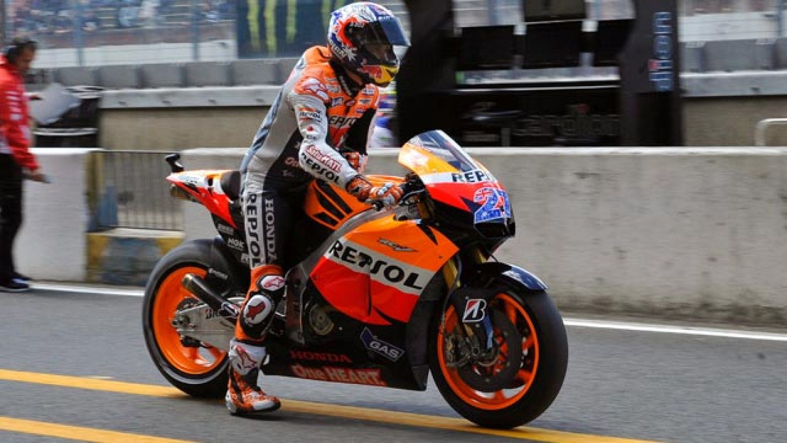 Stoner vuela en Le Mans | Ver