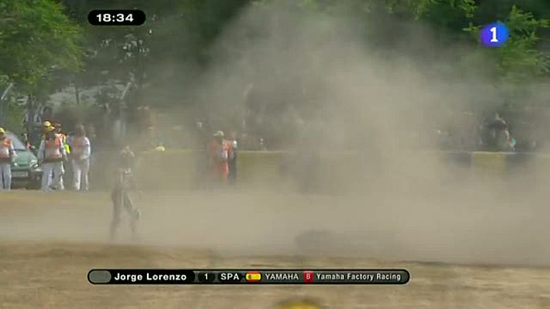 Arde la moto de Lorenzo