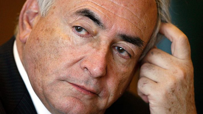 Telediario 1 - Strauss-Kahn acusado de agresión