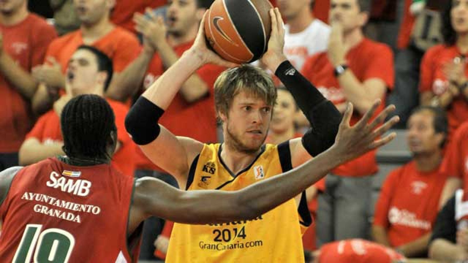 El conjunto granadino no pudo despedirse con triunfo porque el jugador de Gran Canaria 2014 Carrollo, autor de 30 puntos, estuvo a un nivel fantastico.