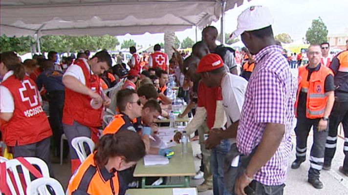 Telediario 1 - Más de tres mil personas siguen durmiendo en campamentos en Lorca