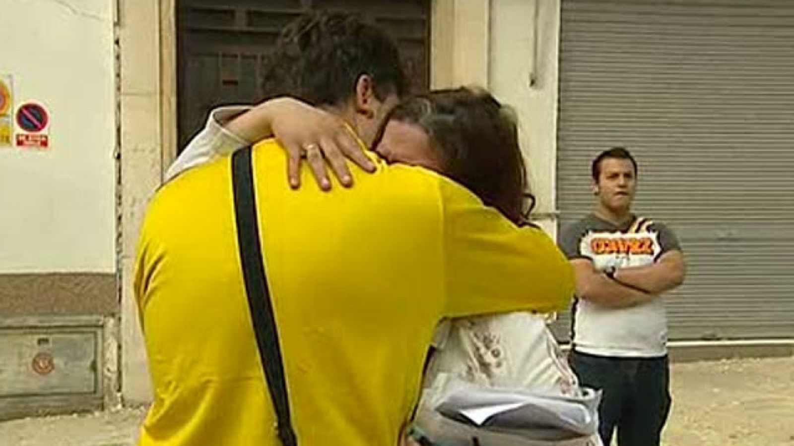 Dos bloques de casas han sido señalados para el derribo en el municipio de Lorca, en Murcia, como consecuencia del terremoto del pasado 11 de mayo. Otros 15 han sido marcados también con el punto negro y los vecinos ni siquiera han podido subir