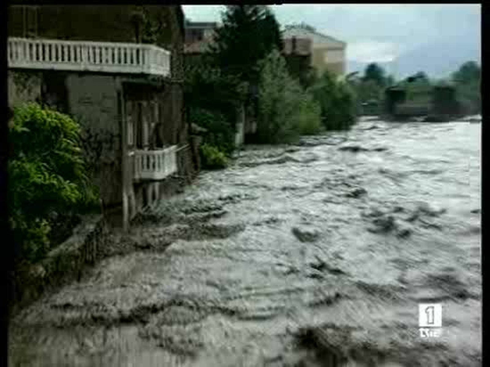 Dos muertos por las inundaciones en el norte de Italia | Ver