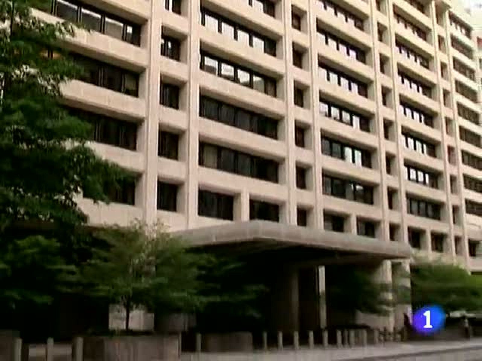 La detención y encarcelamiento de Strauss-Kahn abren el debate sobre su relevo al frente del FMI