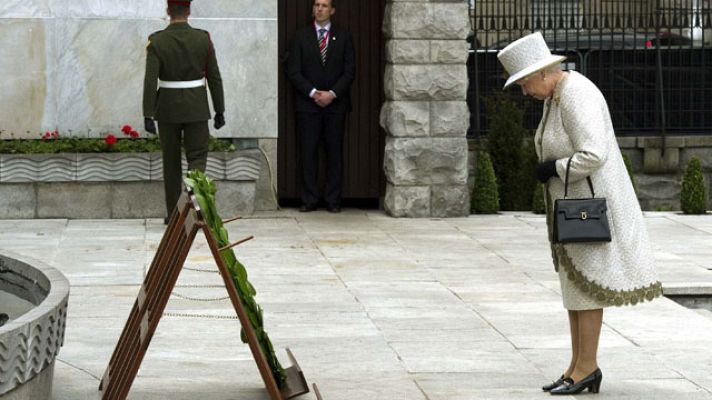  - Isabel II, en Irlanda